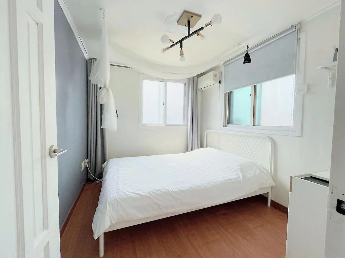 Apartamento Sunny Tarrace House - Hongdae Station 2Min Walk Seúl