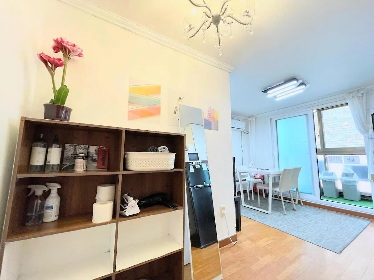 Apartamento Sunny Tarrace House - Hongdae Station 2Min Walk Seúl