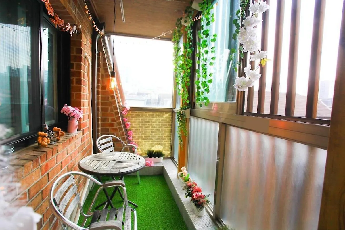 Apartamento Sunny Tarrace House - Hongdae Station 2Min Walk Seúl