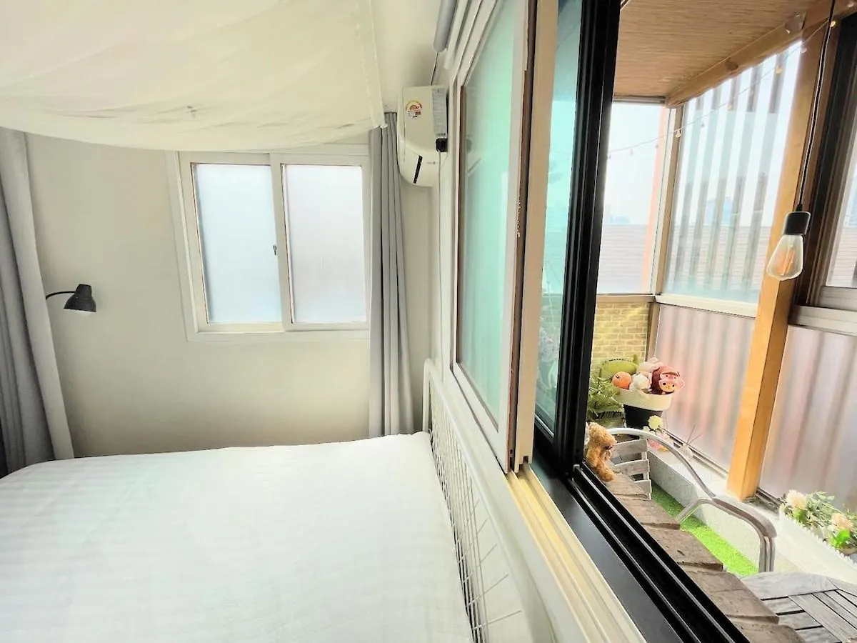 Апартаменты Sunny Tarrace House - Hongdae Station 2Min Walk Сеул