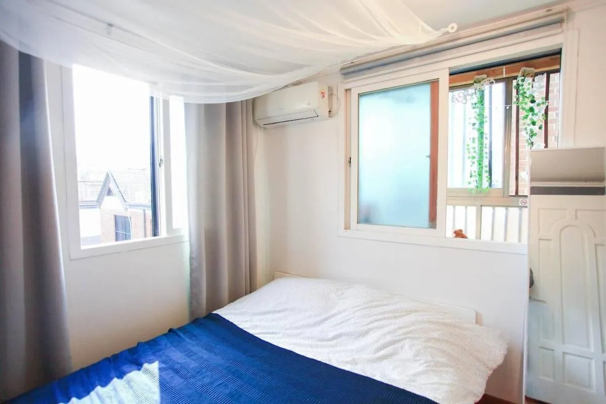 Апартаменты Sunny Tarrace House - Hongdae Station 2Min Walk Сеул