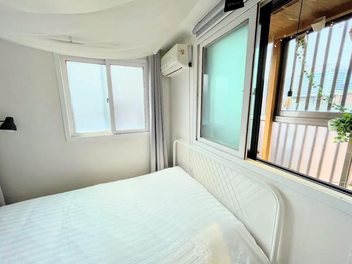 Апартаменты Sunny Tarrace House - Hongdae Station 2Min Walk Сеул