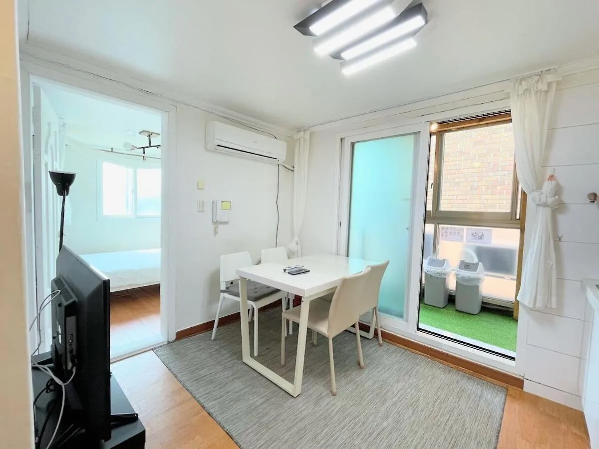 Апартаменты Sunny Tarrace House - Hongdae Station 2Min Walk Сеул