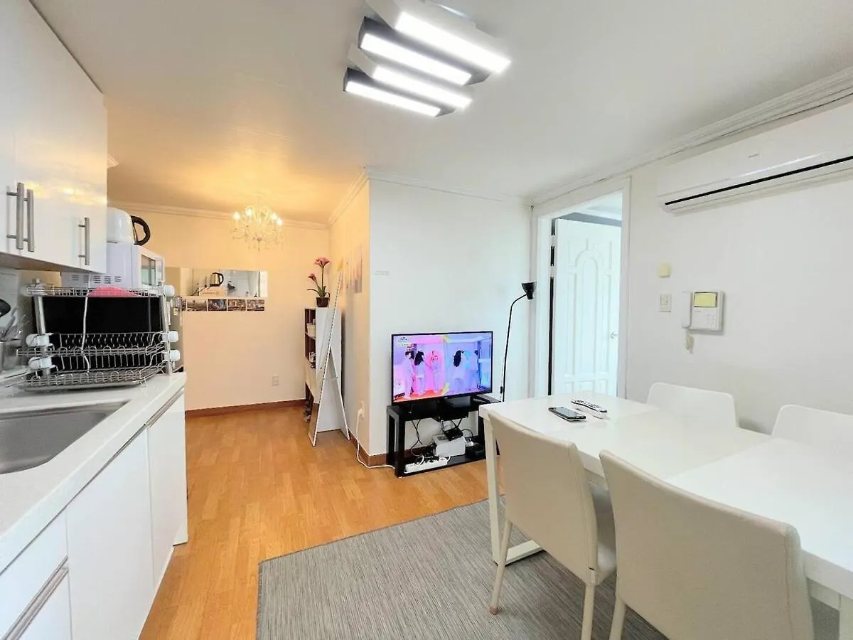 Апартаменты Sunny Tarrace House - Hongdae Station 2Min Walk Сеул